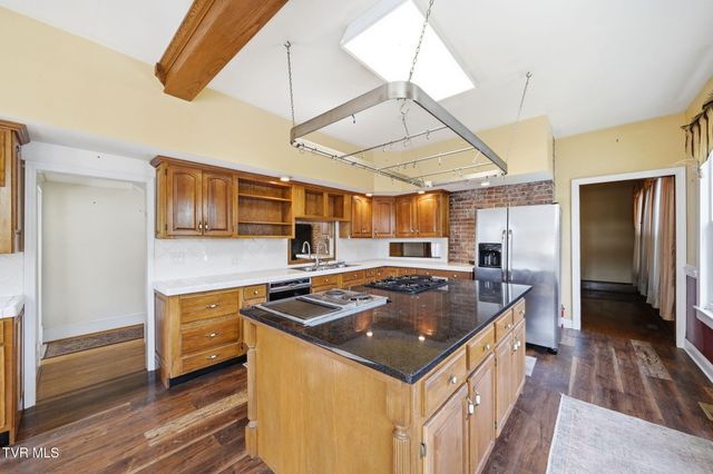 1221 West Sullivan Street, Kingsport, TN 37660