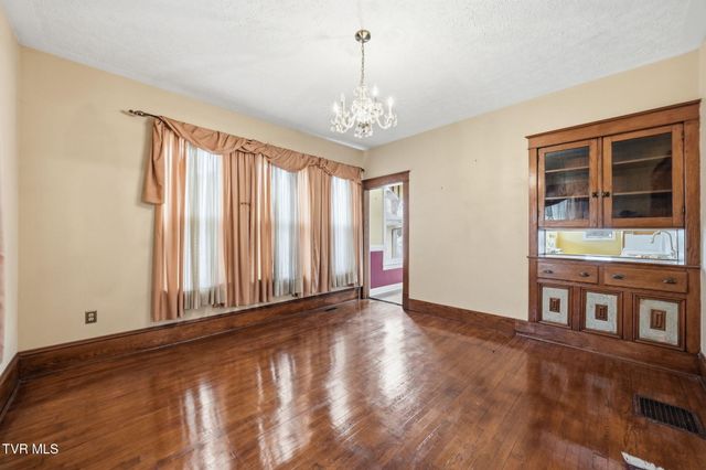 1221 West Sullivan Street, Kingsport, TN 37660