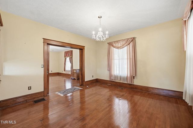 1221 West Sullivan Street, Kingsport, TN 37660