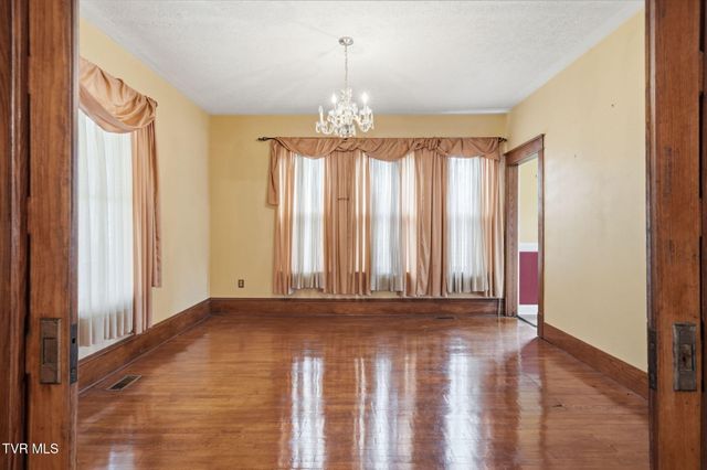 1221 West Sullivan Street, Kingsport, TN 37660