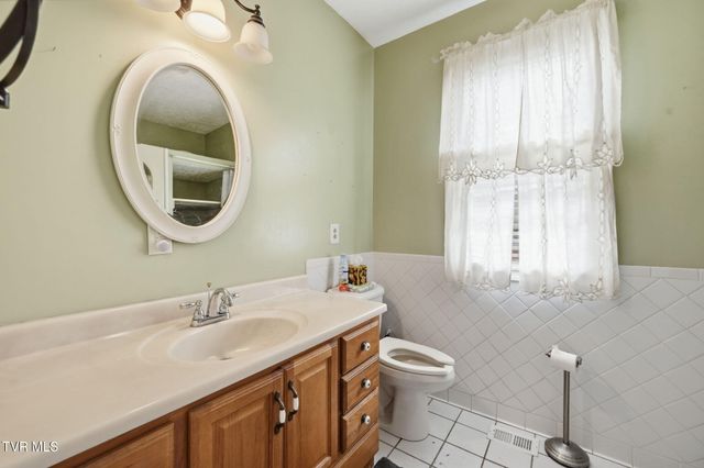 1221 West Sullivan Street, Kingsport, TN 37660