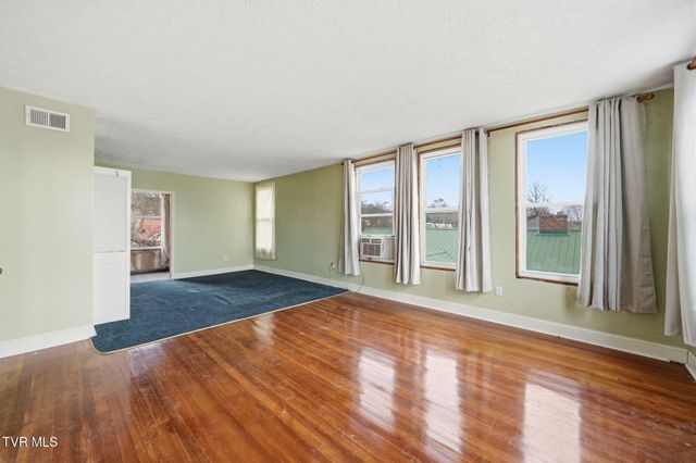 1221 West Sullivan Street, Kingsport, TN 37660