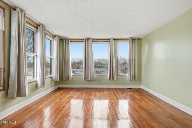 1221 West Sullivan Street, Kingsport, TN 37660