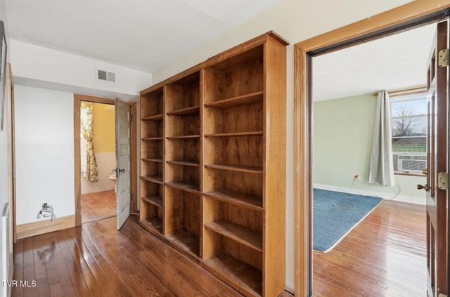 1221 West Sullivan Street, Kingsport, TN 37660