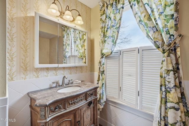 1221 West Sullivan Street, Kingsport, TN 37660