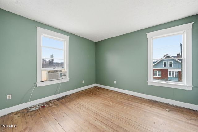 1221 West Sullivan Street, Kingsport, TN 37660