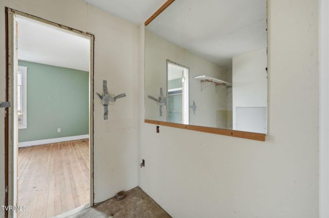 1221 West Sullivan Street, Kingsport, TN 37660