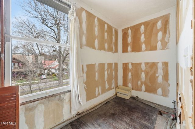 1221 West Sullivan Street, Kingsport, TN 37660