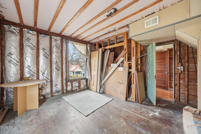 1221 West Sullivan Street, Kingsport, TN 37660