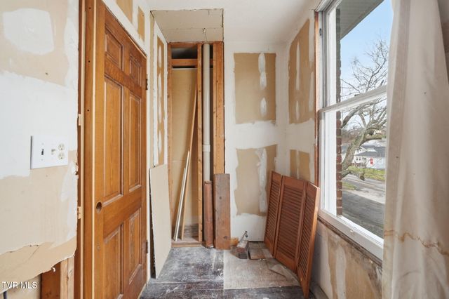 1221 West Sullivan Street, Kingsport, TN 37660