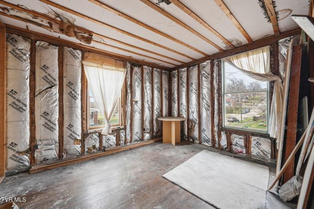 1221 West Sullivan Street, Kingsport, TN 37660