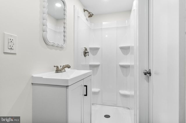 121 HOPKINS RD, Baltimore, MD 21212