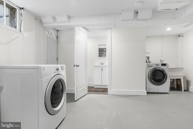 121 HOPKINS RD, Baltimore, MD 21212