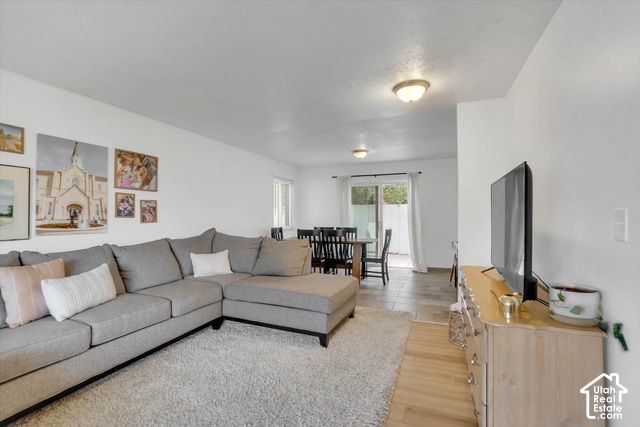 284 E TWIN PEAKS ST, Midvale, UT 84047