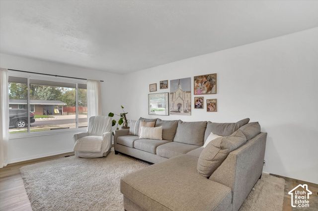 284 E TWIN PEAKS ST, Midvale, UT 84047