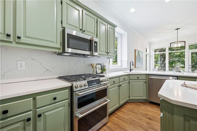 10153 S Shadow Circle, Olathe, KS 66061