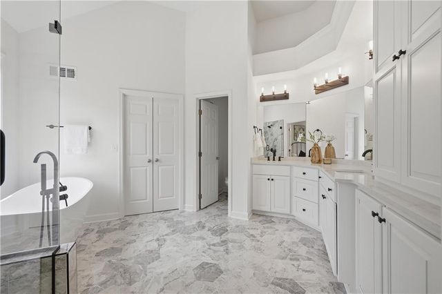 10153 S Shadow Circle, Olathe, KS 66061