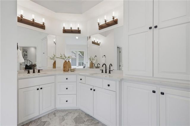 10153 S Shadow Circle, Olathe, KS 66061