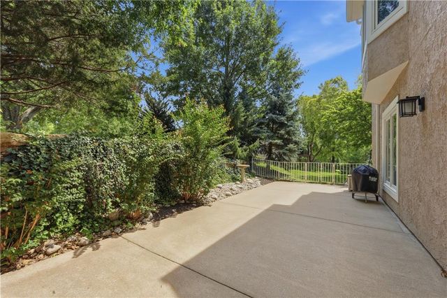 10153 S Shadow Circle, Olathe, KS 66061