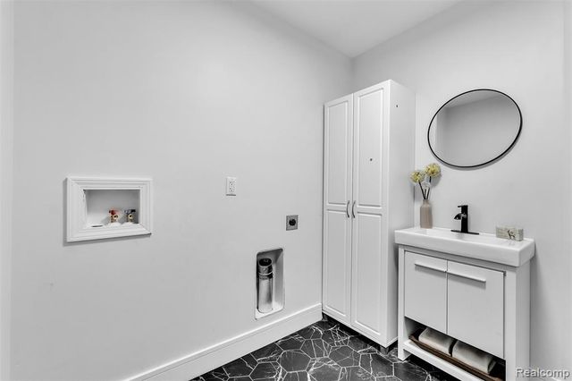 28410 Maitrott Street, Southfield, MI 48034