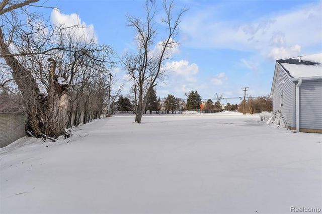 28410 Maitrott Street, Southfield, MI 48034