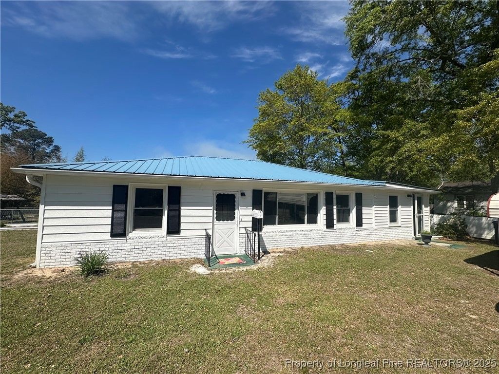 410 W 6th Avenue, Raeford, NC 28376