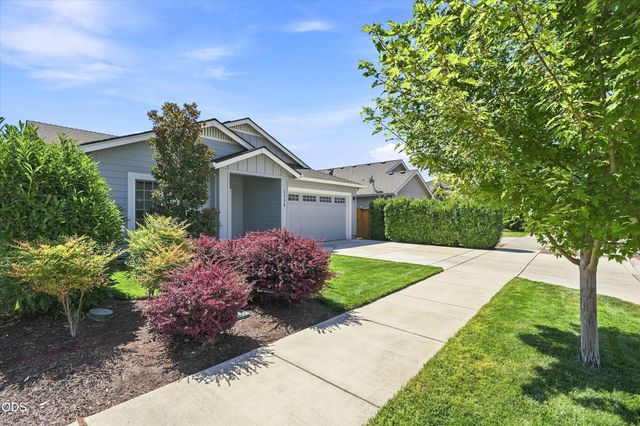 1754 Dragon Tail Place, Medford, OR 97504
