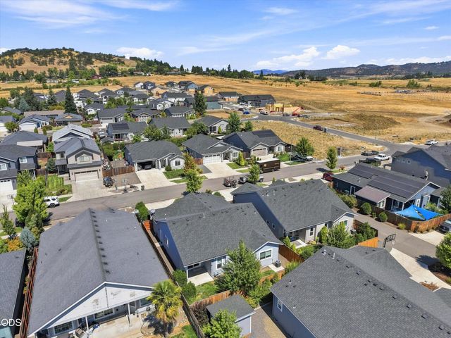 1754 Dragon Tail Place, Medford, OR 97504