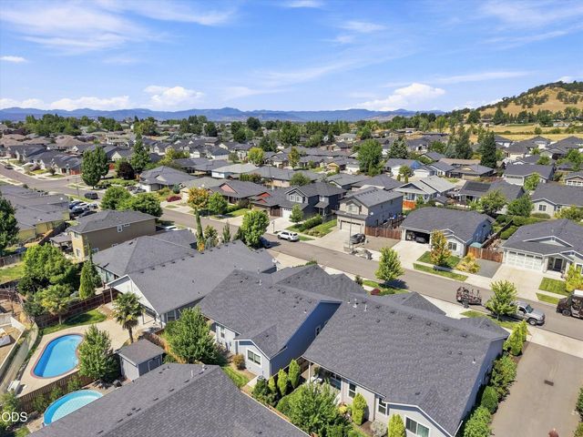 1754 Dragon Tail Place, Medford, OR 97504
