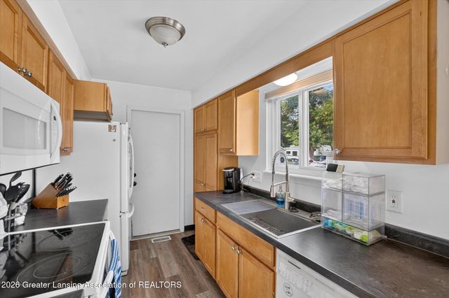 5802 Pheasant Avenue, Lansing, MI 48911