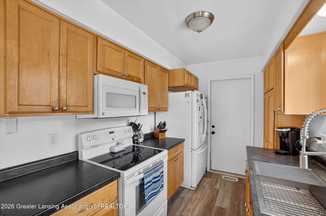 5802 Pheasant Avenue, Lansing, MI 48911