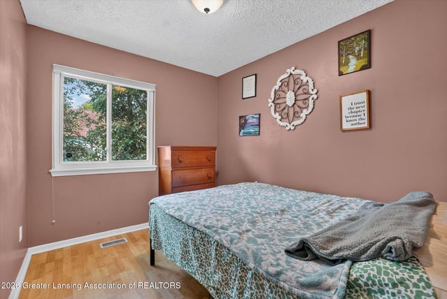 5802 Pheasant Avenue, Lansing, MI 48911