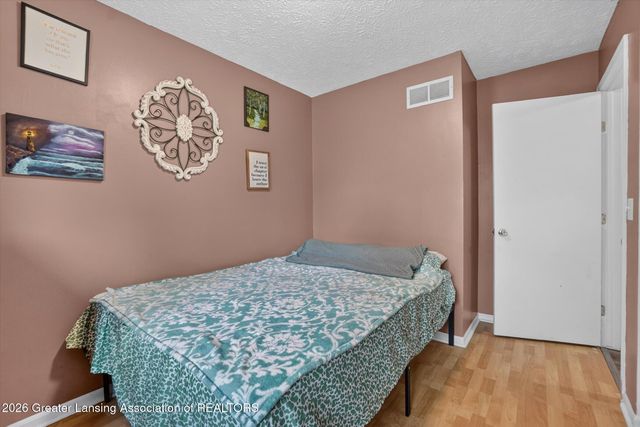 5802 Pheasant Avenue, Lansing, MI 48911