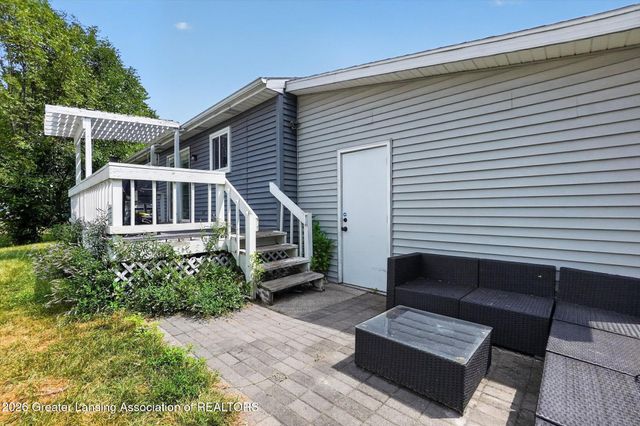 5802 Pheasant Avenue, Lansing, MI 48911
