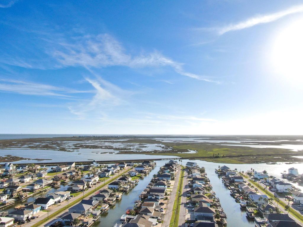 190 Barracuda, Bayou Vista, TX 77563