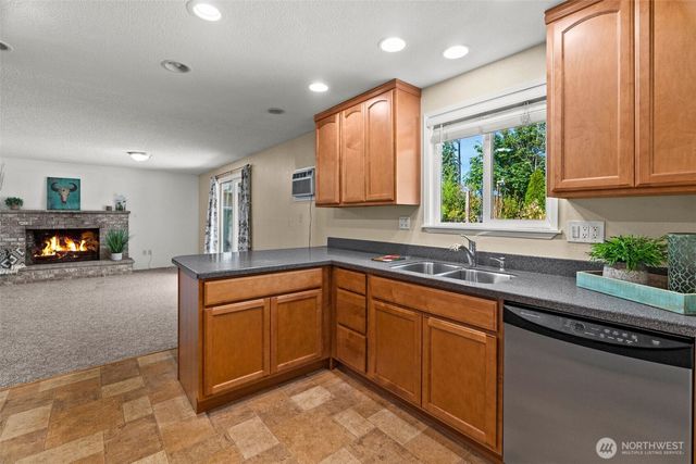 8405 113th Street E, Puyallup, WA 98373