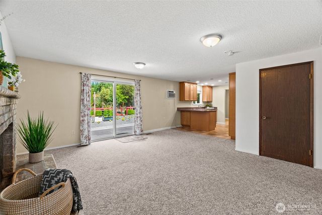 8405 113th Street E, Puyallup, WA 98373