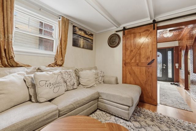 47 Chestnut St, Lynn, MA 01902