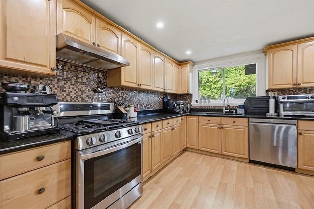 47 Chestnut St, Lynn, MA 01902