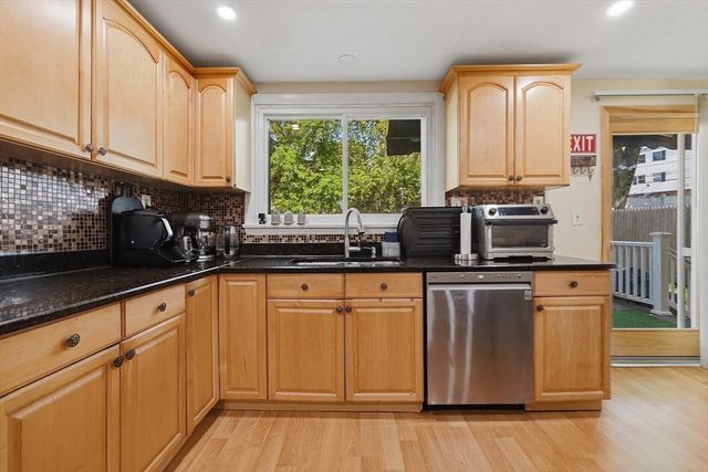 47 Chestnut St, Lynn, MA 01902