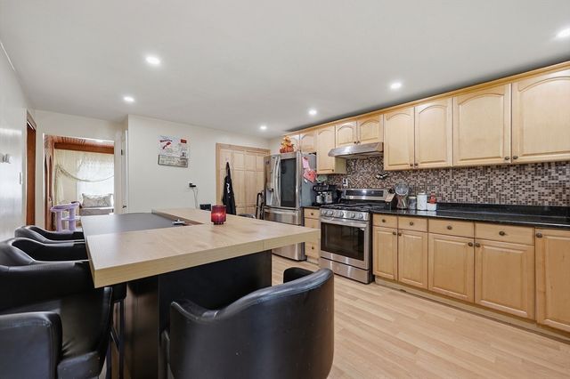 47 Chestnut St, Lynn, MA 01902