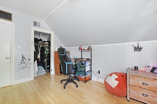 47 Chestnut St, Lynn, MA 01902