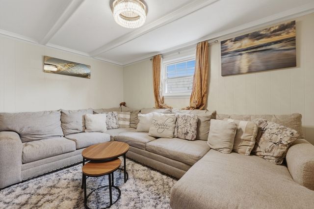 47 Chestnut St, Lynn, MA 01902