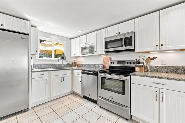 589 South St, Wrentham, MA 02093