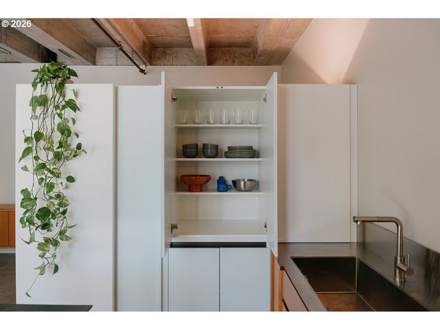 900 Ne 81st Ave 103, Portland, OR 97213