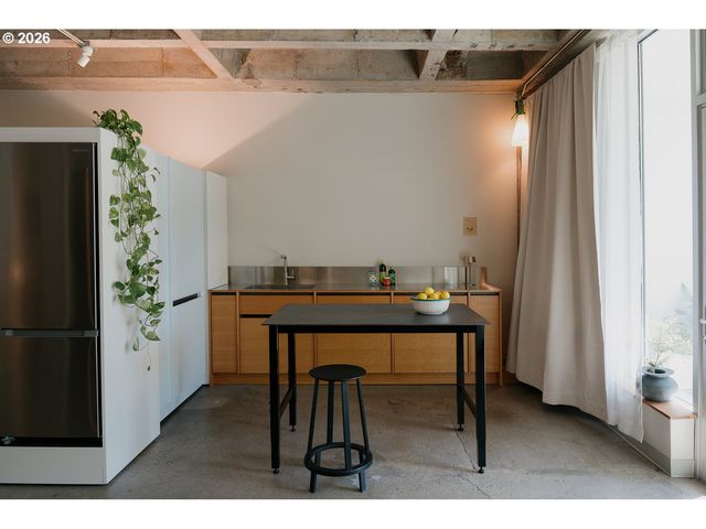 900 Ne 81st Ave 103, Portland, OR 97213