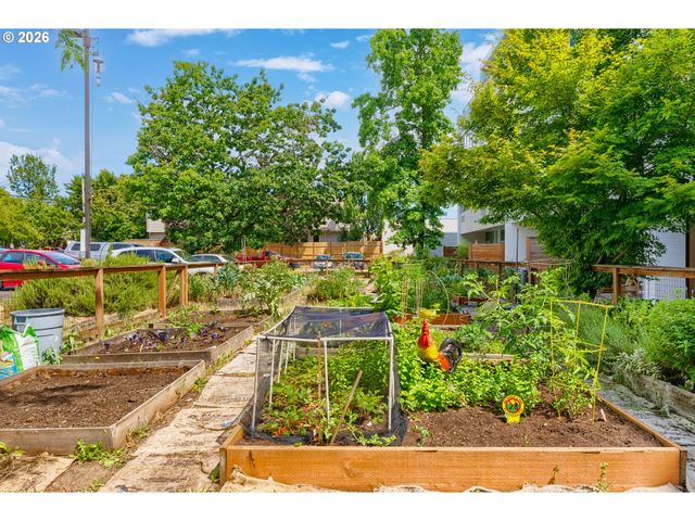 900 Ne 81st Ave 103, Portland, OR 97213