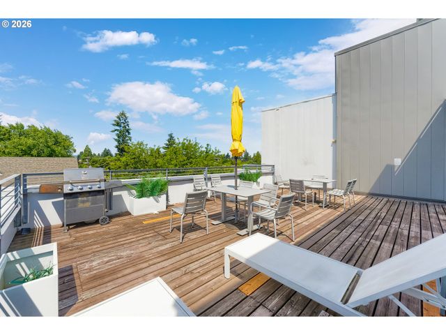 900 Ne 81st Ave 103, Portland, OR 97213