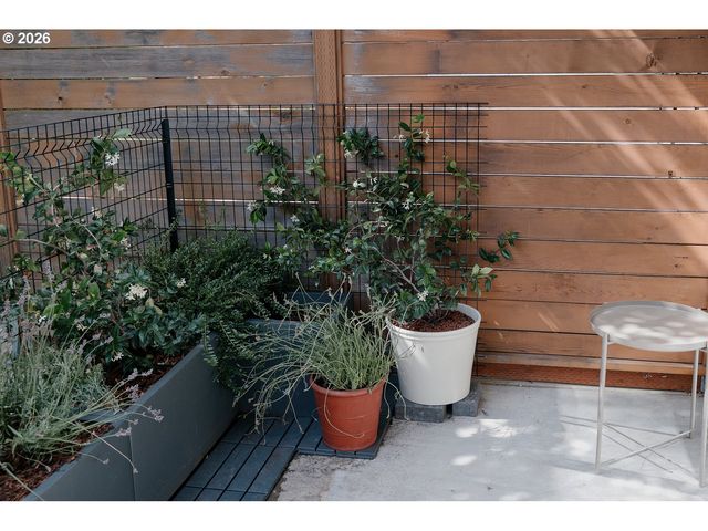 900 Ne 81st Ave 103, Portland, OR 97213