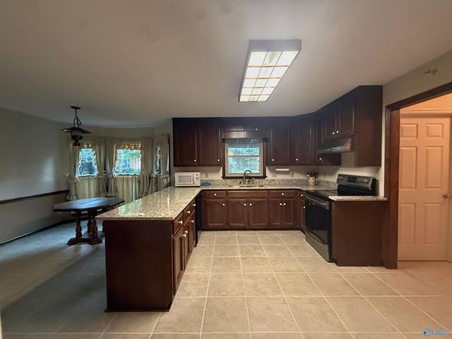 9608 SE Waldrop Drive SE, Huntsville, AL 35803